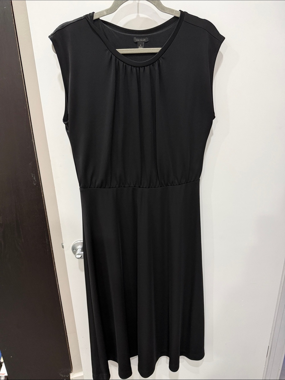 Ann Taylor Black Sleeveless Midi Dress